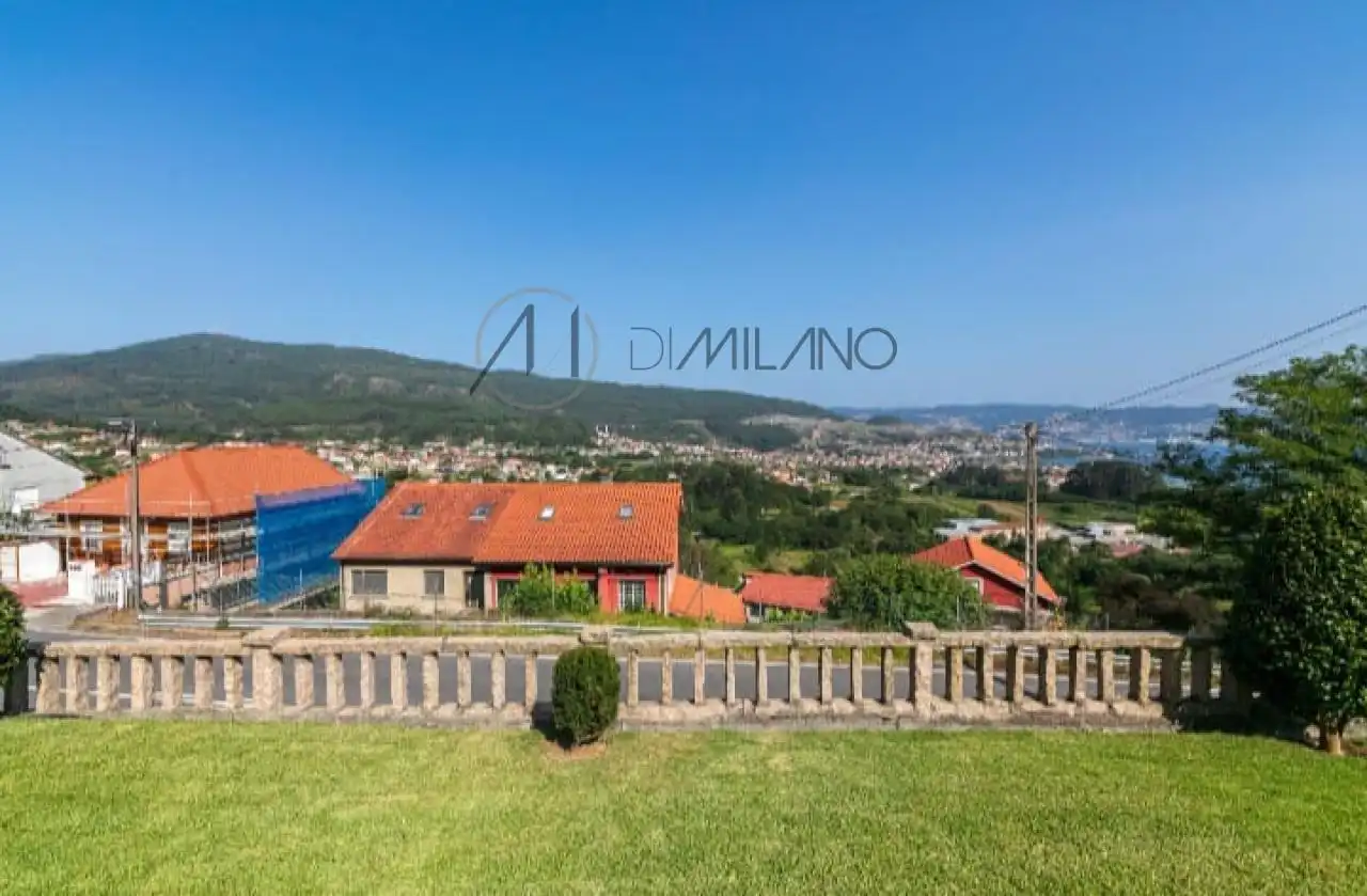 Vista exterior de Casa o xalet en venda en Moaña amb Calefacció, Jardí privat i Terrassa