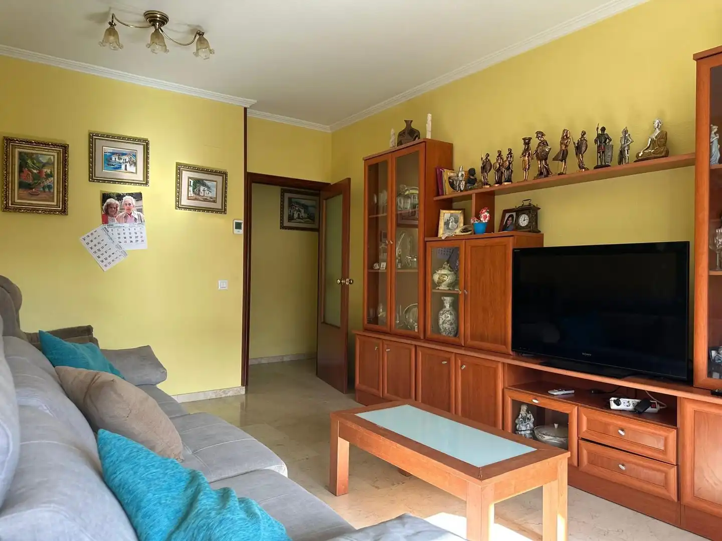 Living room of Flat for sale in Sevilla  with Air Conditioner, Heating and Storage room