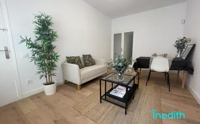 Sala d'estar de Pis en venda en El Prat de Llobregat amb Terrassa i Balcó