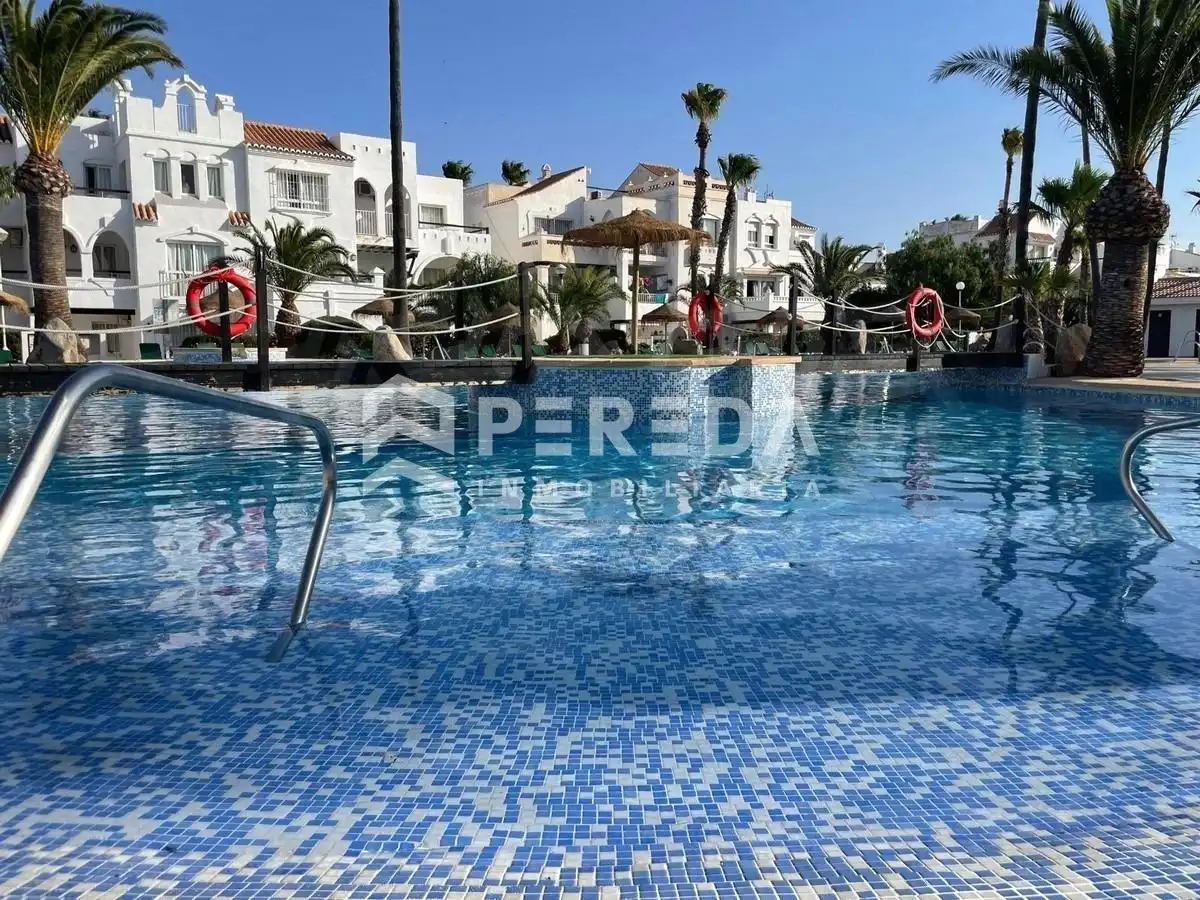 Piscina de Apartamento en venta en Roquetas de Mar con Aire acondicionado, Jardín privado y Terraza