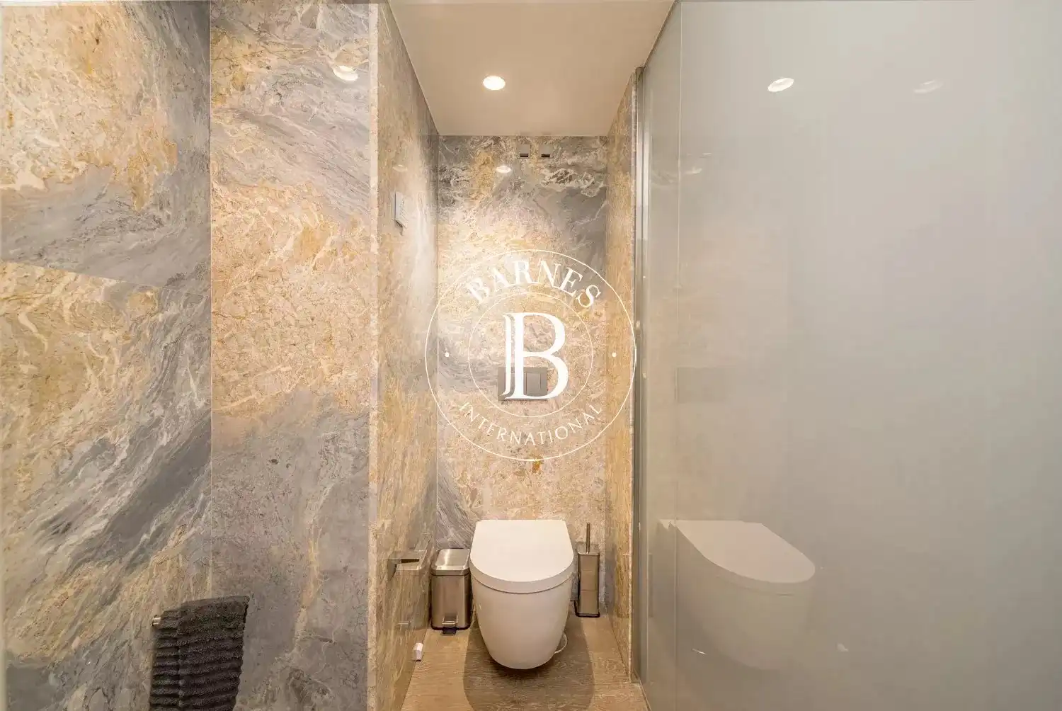 Bathroom of Flat for rent in Madrid  with Air Conditioner, Heating and Swimming Pool