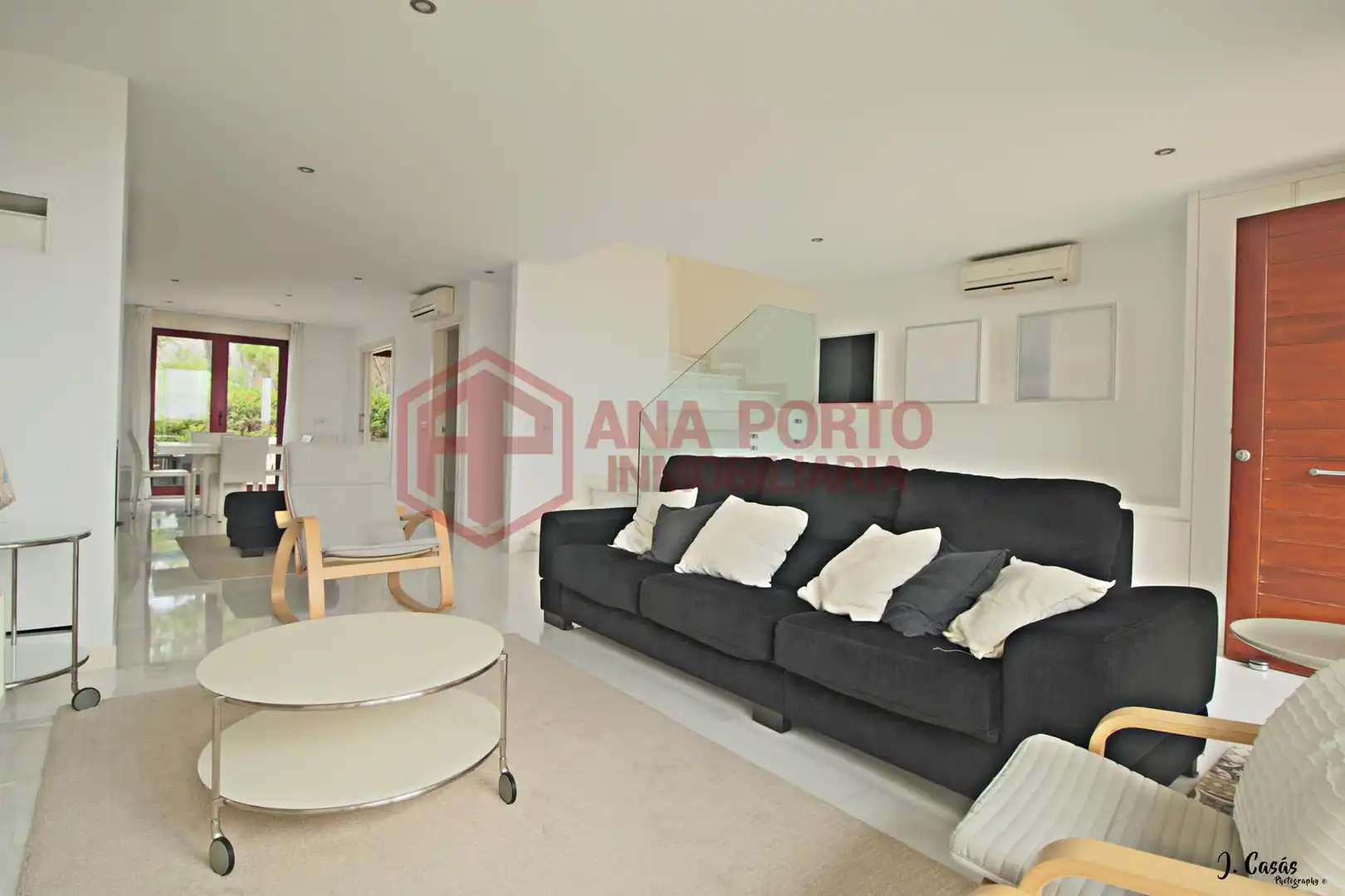 Sala d'estar de Casa adosada en venda en O Grove   amb Calefacció, Jardí privat i Parquet