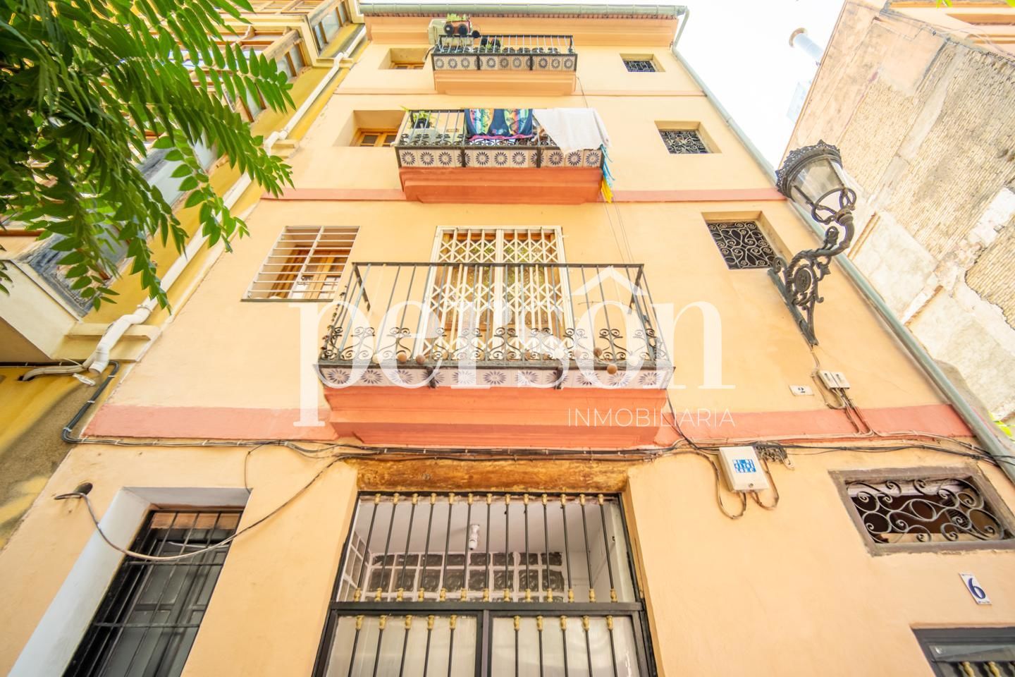 Exterior view of Building for sale in  Valencia Capital
