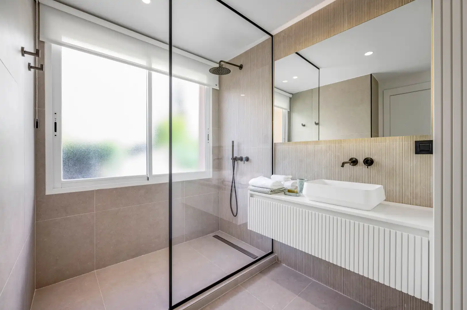 Bany de Apartament en venda en Marbella amb Aire condicionat, Terrassa i Piscina