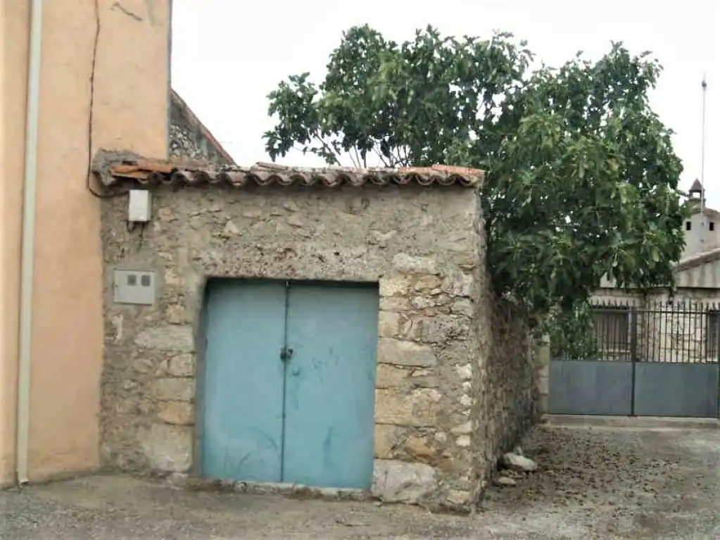 Außenansicht von Einfamilien-Reihenhaus zum Verkauf in Mirabueno
