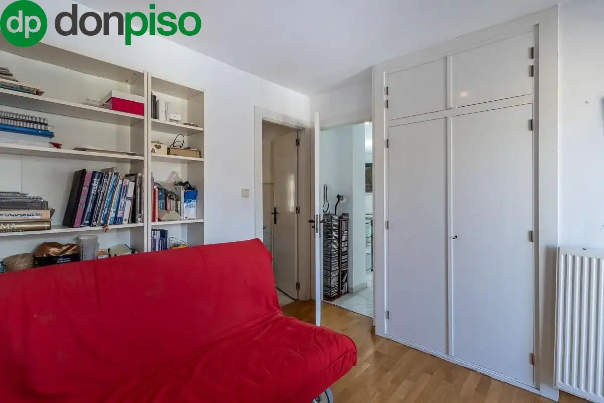 Dormitori de Casa o xalet en venda en Granada amb Aire condicionat, Calefacció i Terrassa