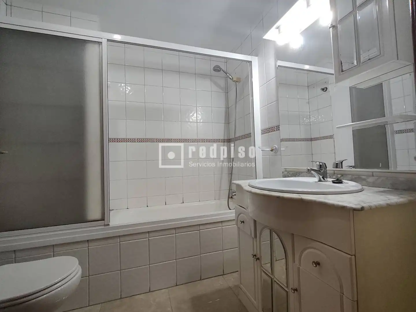 Baño de Piso en venta en Madrid con Aire acondicionado, Calefacción y Jardín privado