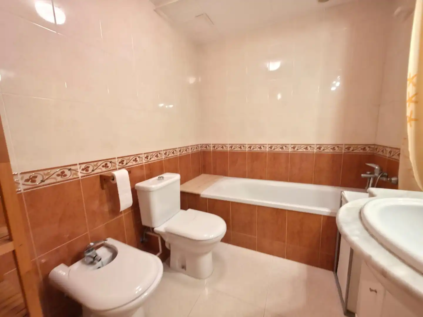 Badezimmer von Einfamilien-Reihenhaus zum Verkauf in Alcanar mit Klimaanlage, Terrasse und Abstellraum