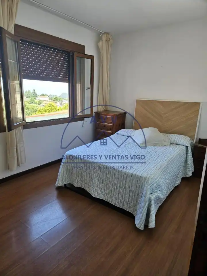 Habitación de Casa o chalet en venta en Vigo  con Calefacción, Jardín privado y Terraza