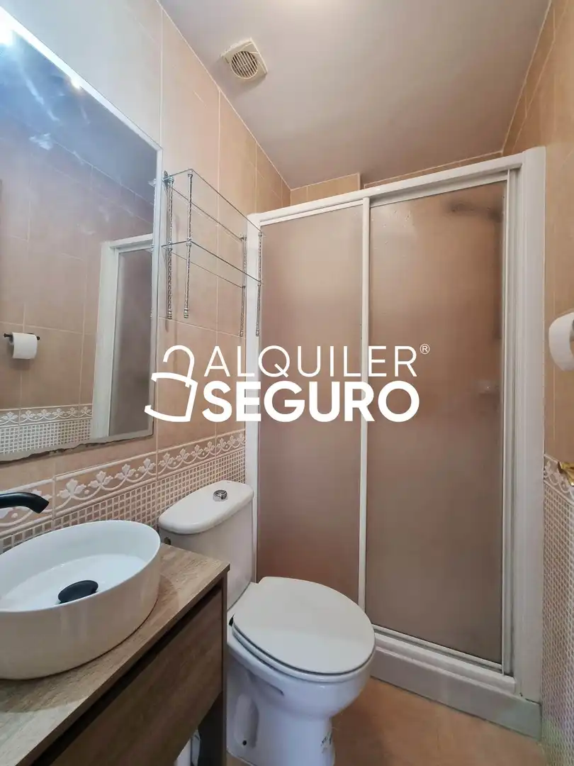 Baño de Piso de alquiler en Becerril de la Sierra con Calefacción