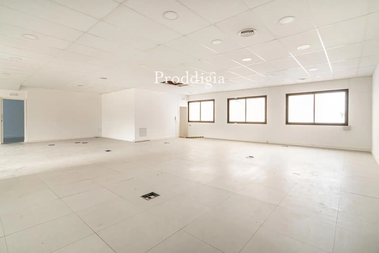 Office for sale in Barcelona  with Air Conditioner