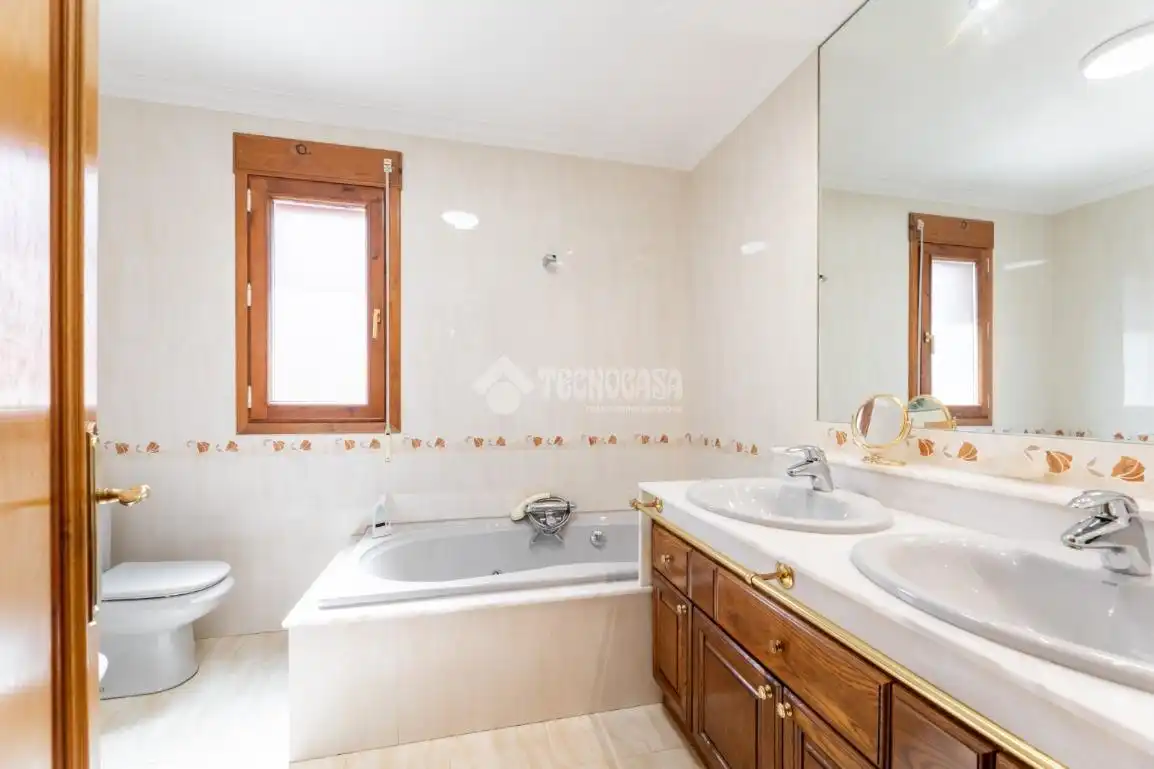Baño de Casa o chalet en venta en Hoyo de Manzanares con Calefacción
