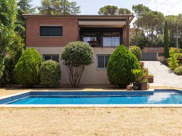 Casa amb piscina en venda a Vacarisses