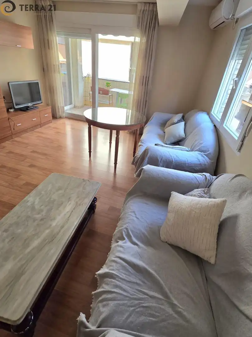 Sala d'estar de Pis de lloguer en Jaén amb Aire condicionat, Terrassa i Moblat