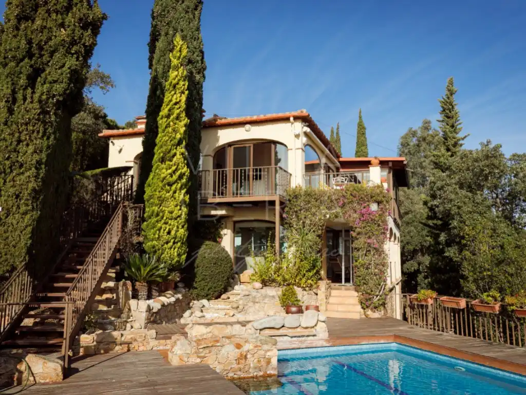 Maison avec terrasse à vendre à Calle Pla De L'Estany 2