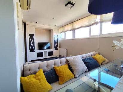 Sala d'estar de Àtic en venda en L'Hospitalet de Llobregat amb Calefacció