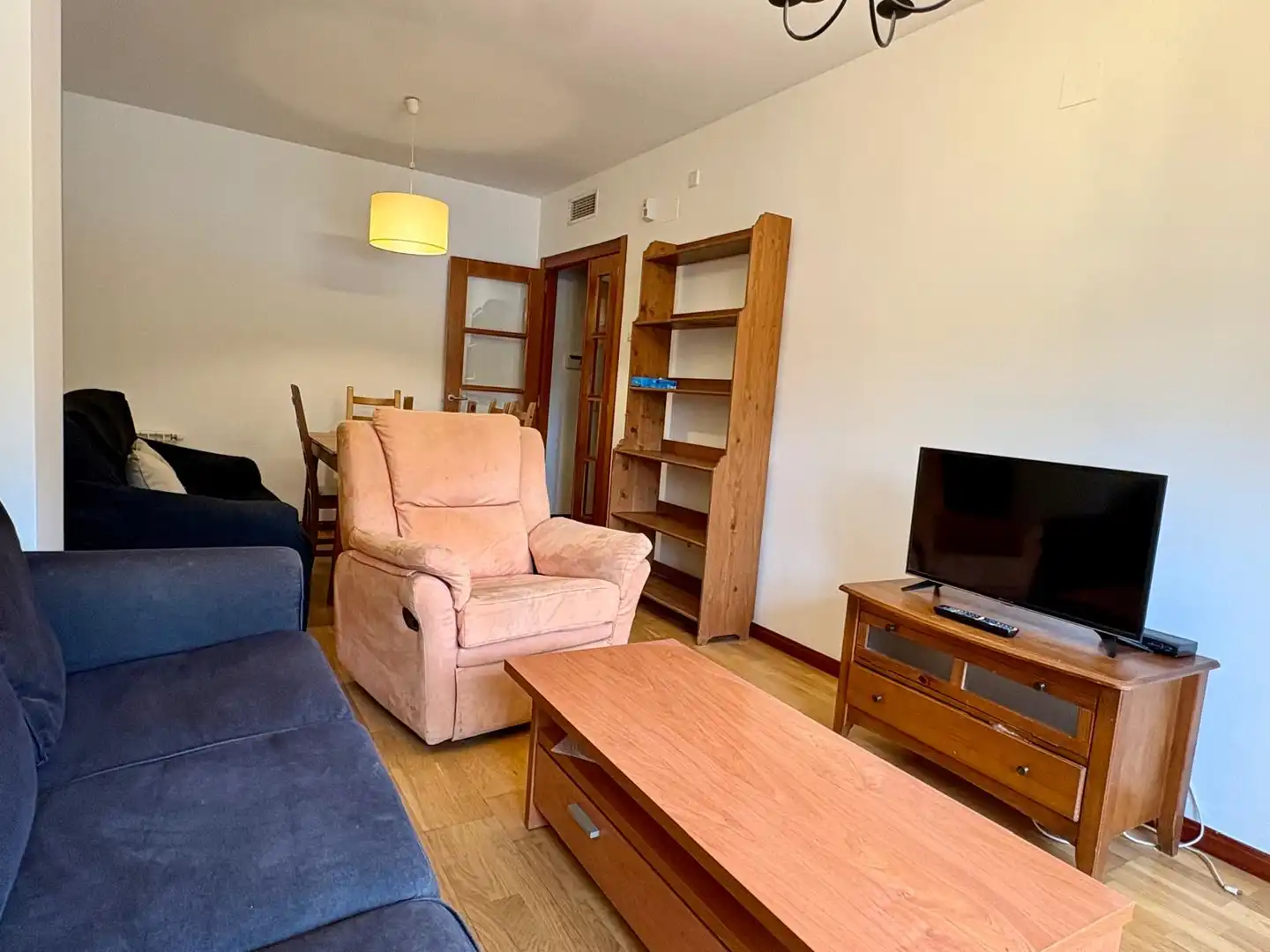 Sala de estar de Piso en venta en Villanueva de la Cañada con Aire acondicionado, Calefacción y Parquet