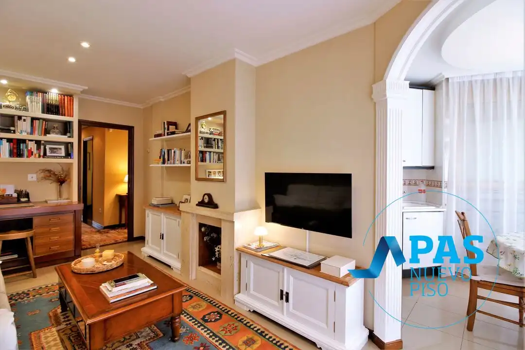 Sala d'estar de Pis en venda en Santander amb Calefacció, Terrassa i Traster