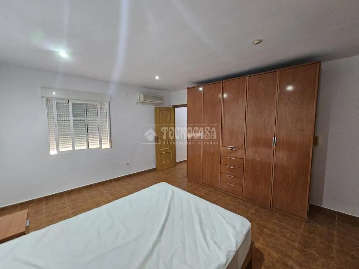 Bedroom of Detached homes for sale in El Puente del Arzobispo  with Heating