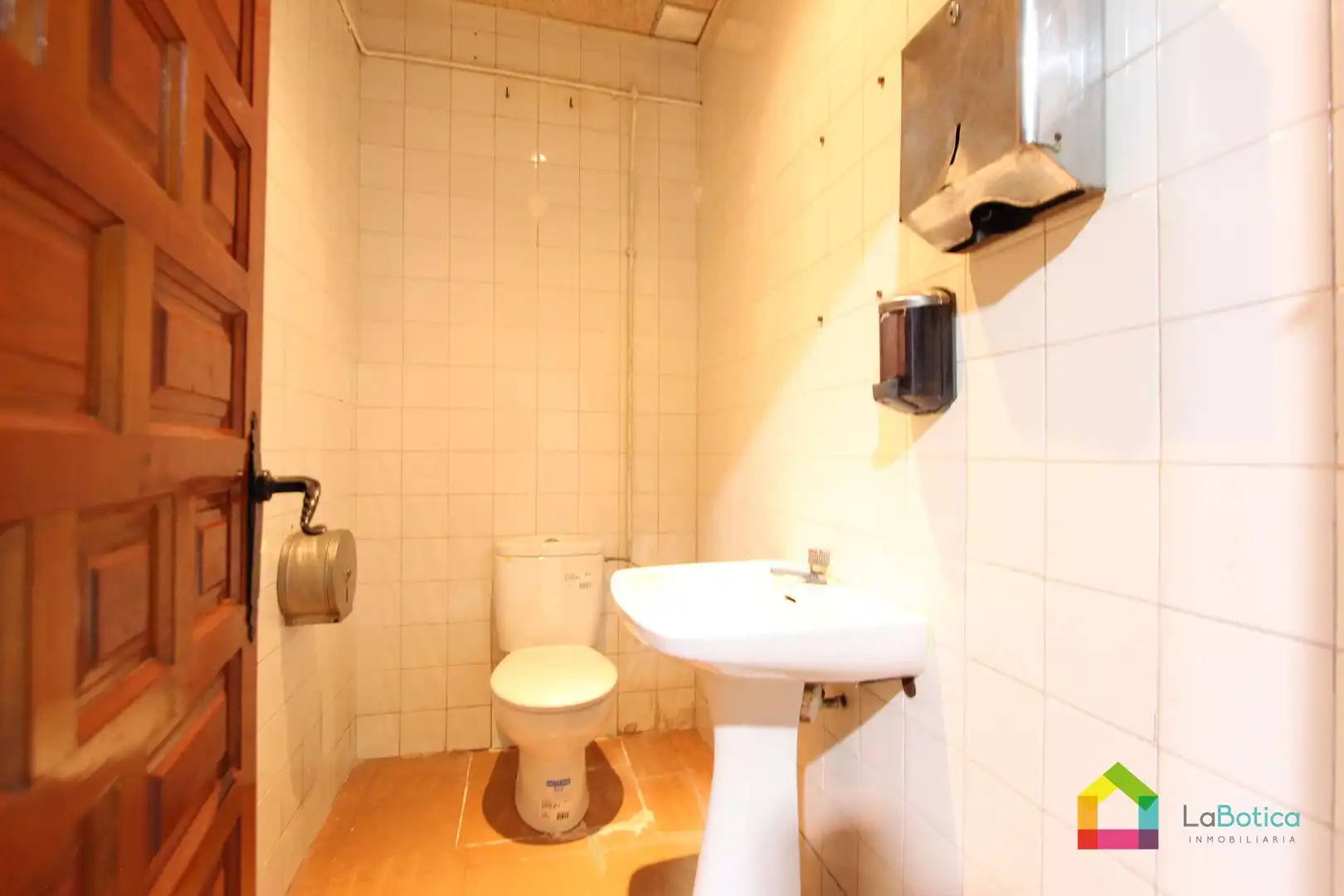 Bathroom of Commercial properties for sale in Ajofrín