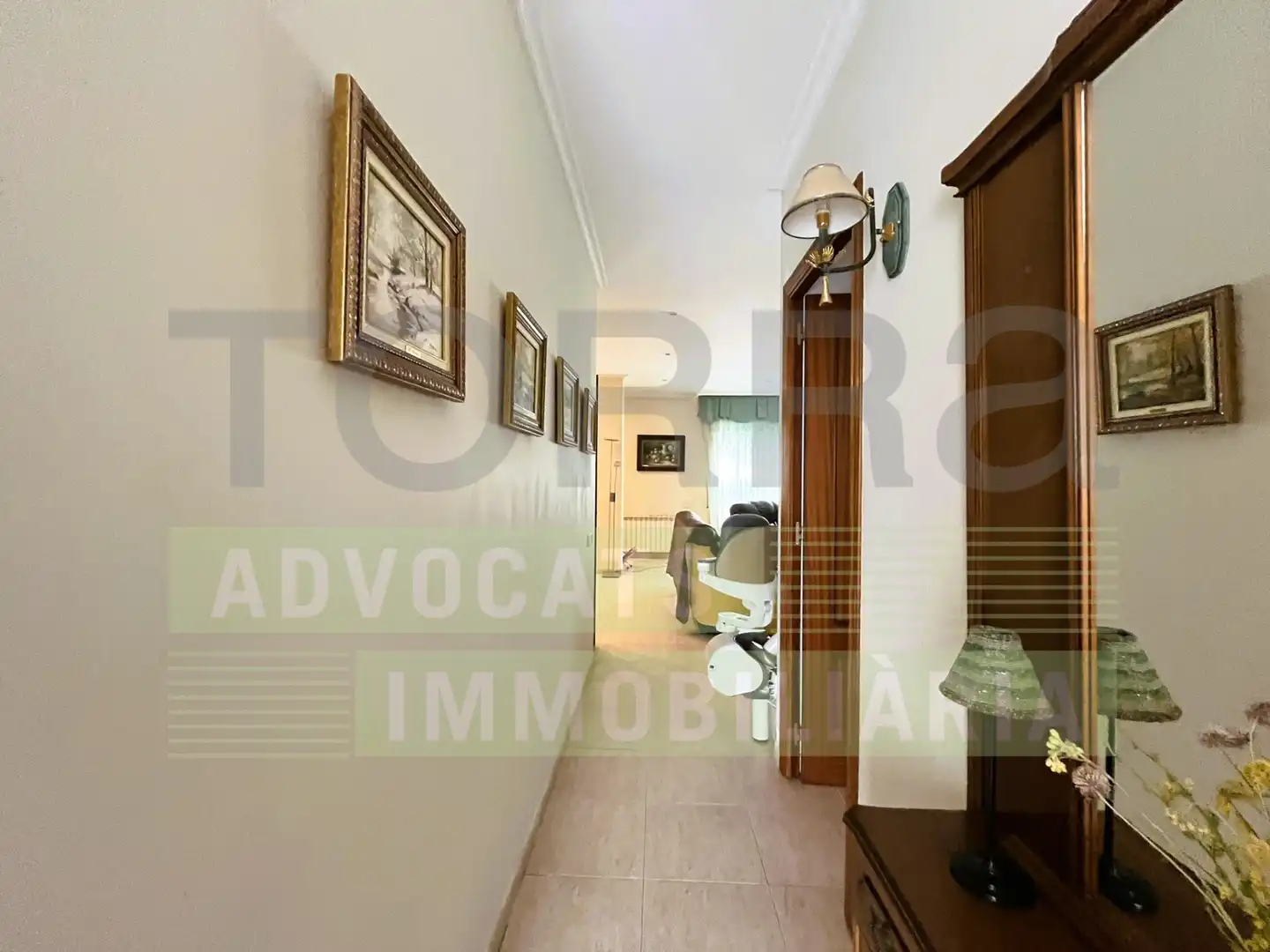 Casa pareada con terraza en venta en Carrer de Josep Tarradellas, imagen 3