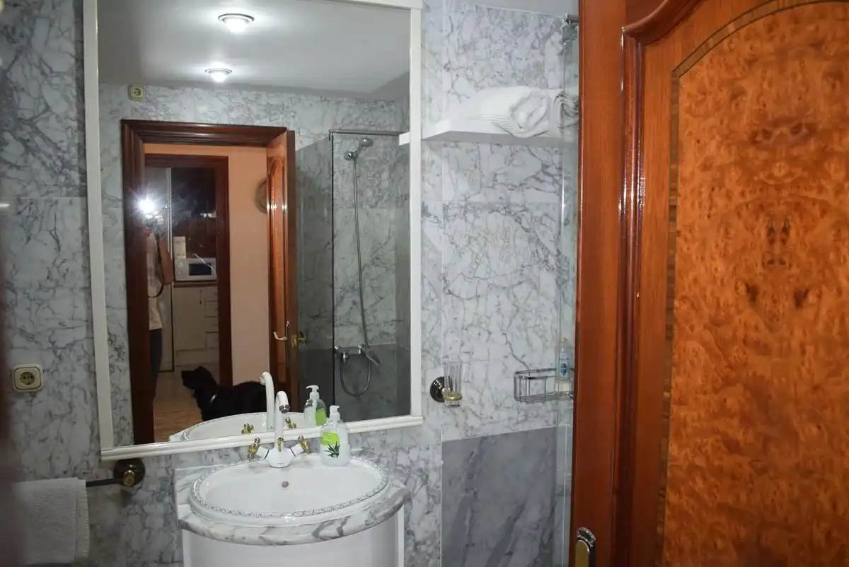 Bany de Apartament de lloguer en Almuñécar amb Aire condicionat, Terrassa i Moblat