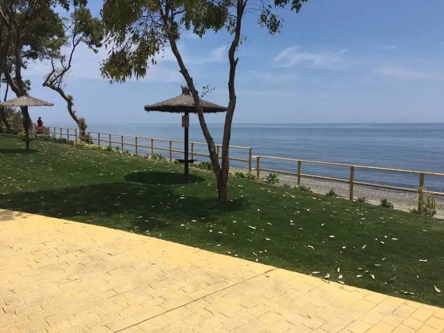Jardí de Apartament de lloguer en Estepona amb Aire condicionat, Calefacció i Jardí privat