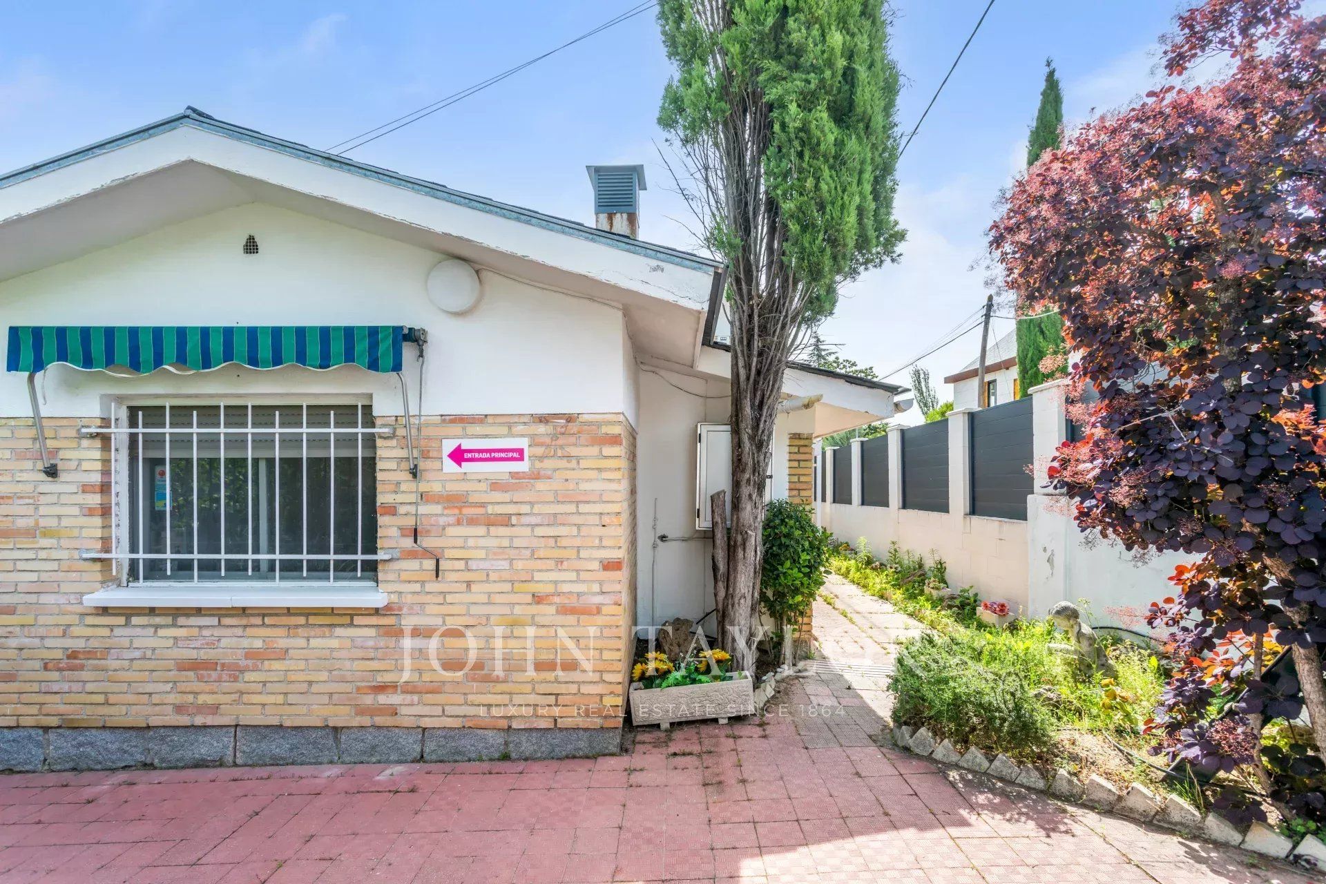 Exterior view of House or chalet for sale in Majadahonda  with Air Conditioner and Heating