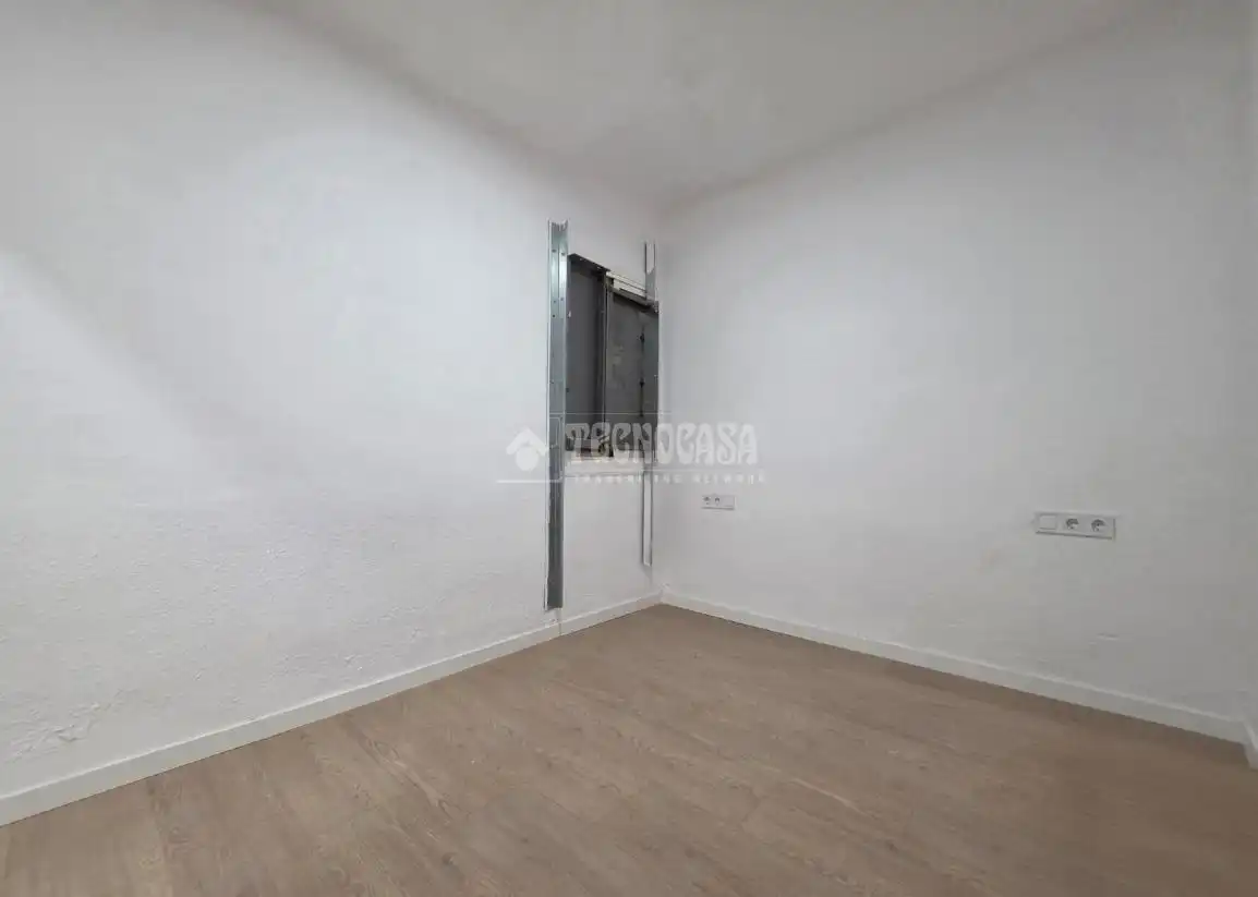 Dormitori de Pis en venda en Santa Coloma de Gramenet amb Parquet i Terrassa