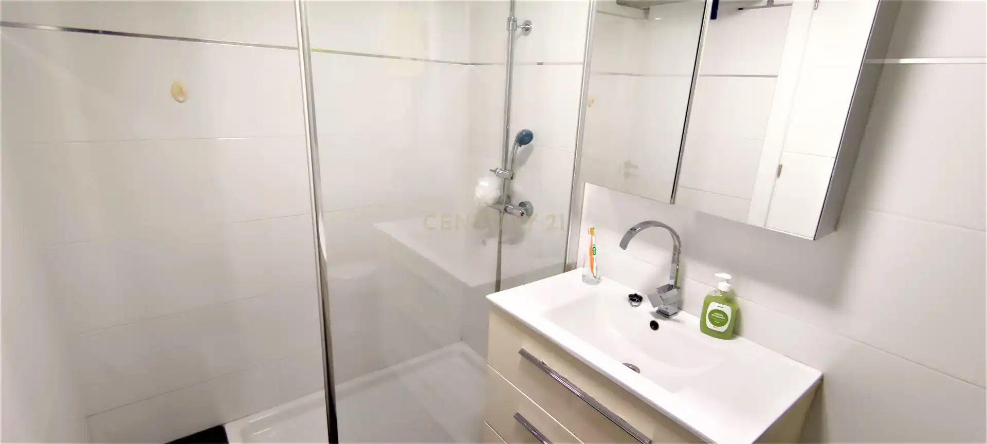 Badezimmer von Wohnung zur Miete in Málaga mit Klimaanlage