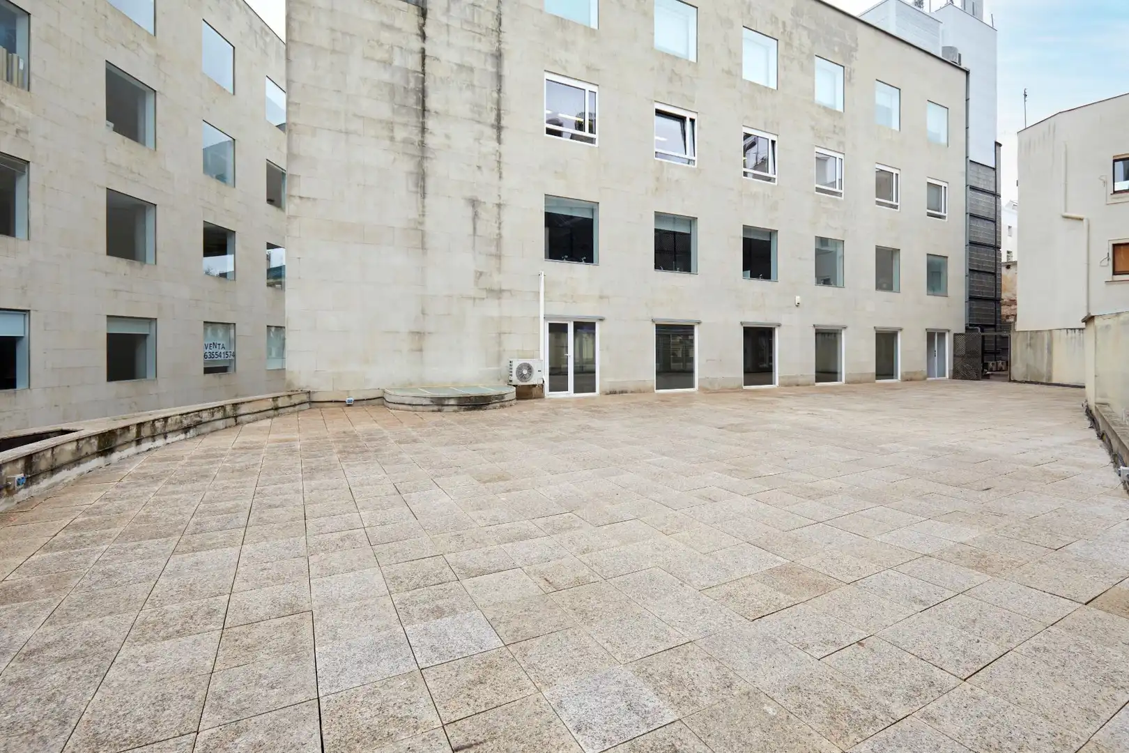 Vista exterior de Oficina de lloguer en Barcelona amb Aire condicionat i Terrassa