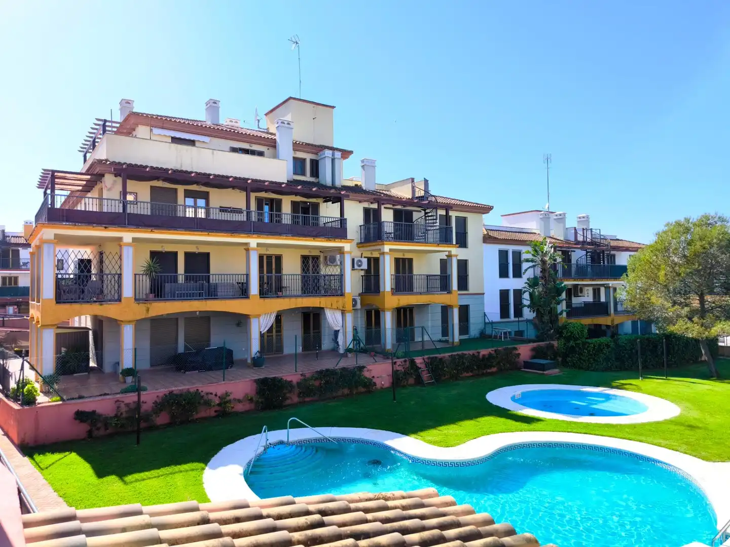 Außenansicht von Wohnungen zum Verkauf in Ayamonte mit Terrasse, Möbliert und Gemeinschaftspool