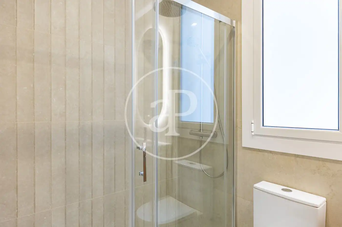 Bathroom of Flat for sale in Barcelona  with Air Conditioner and Heating