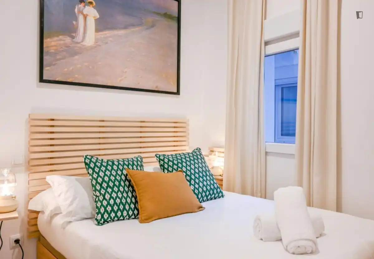 Dormitori de Apartament de lloguer en Madrid amb Aire condicionat, Moblat i Rentadora
