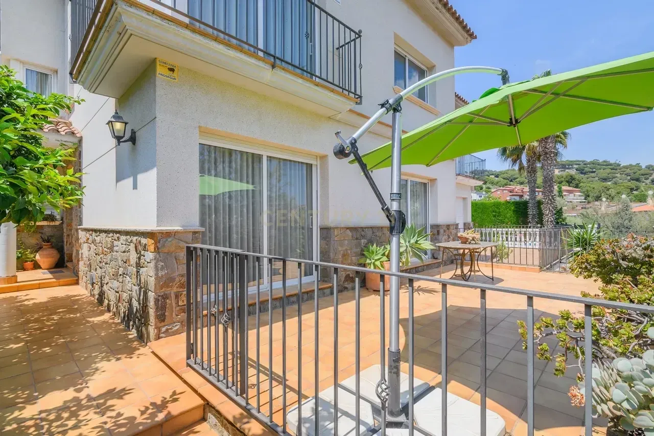 Garden of House or chalet for sale in Tiana