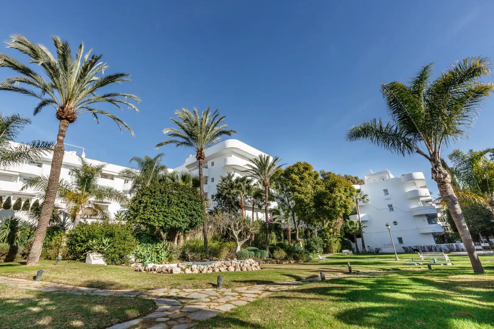 Vista exterior de Àtic en venda en Marbella amb Aire condicionat, Calefacció i Terrassa