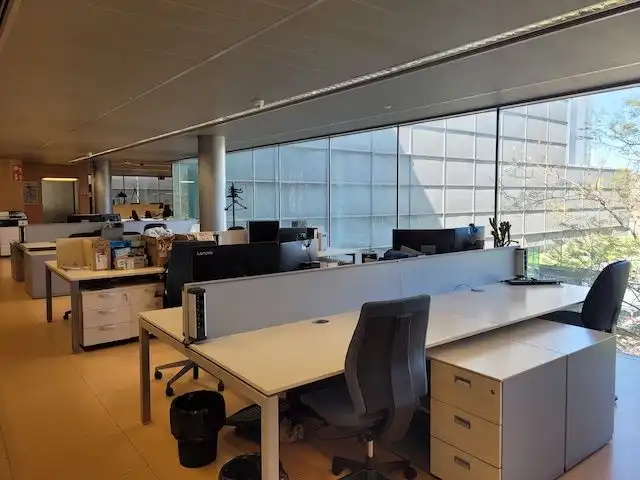 Büro zur Miete in Barcelona mit Klimaanlage, Heizung und Terrasse