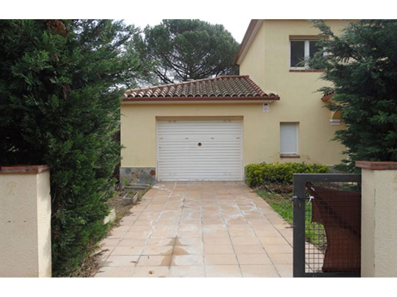 Vista exterior de Casa o xalet en venda en Riells i Viabrea amb Jardí privat i Piscina