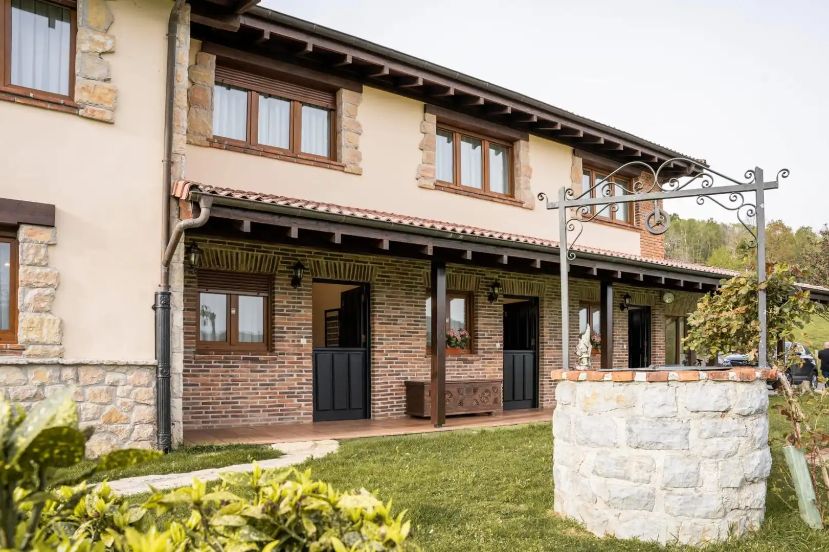 Buildings for sale in Lugar Parres, Parres