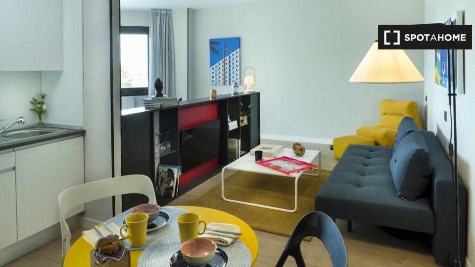 Sala d'estar de Pis de lloguer en Pozuelo de Alarcón amb Aire condicionat, Calefacció i Moblat