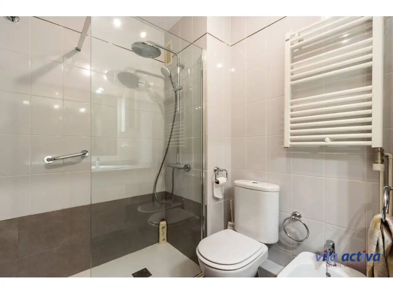 Baño de Dúplex en venta en Terrassa con Aire acondicionado, Calefacción y Terraza