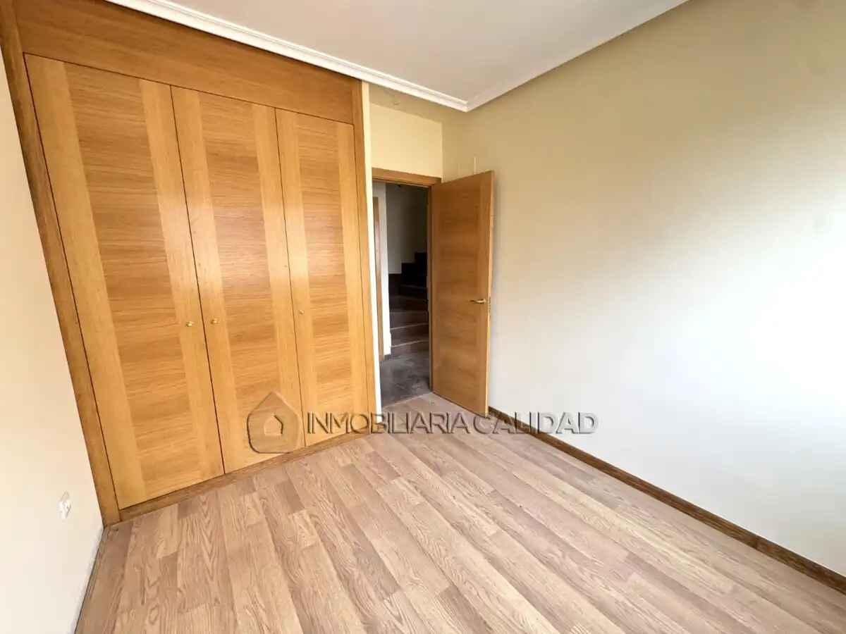 Habitación de Casa o chalet en venta en Alfoz de Quintanadueñas con Calefacción
