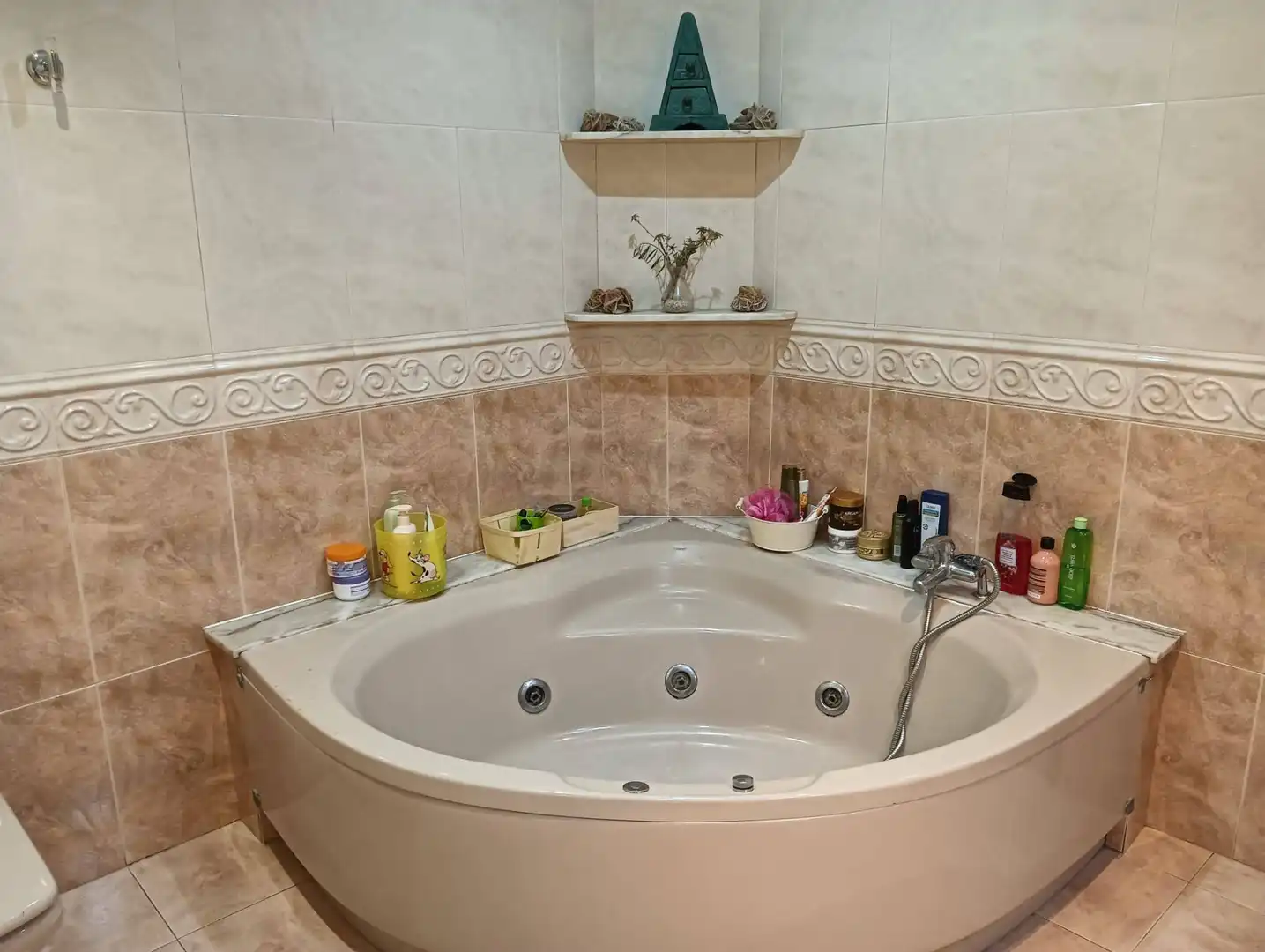 Baño de Casa adosada en venta en Vilanova i la Geltrú con Aire acondicionado, Calefacción y Jardín privado
