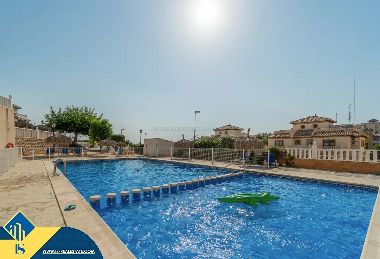 Piscina de Apartamento en venta en Orihuela con Aire acondicionado, Calefacción y Jardín privado
