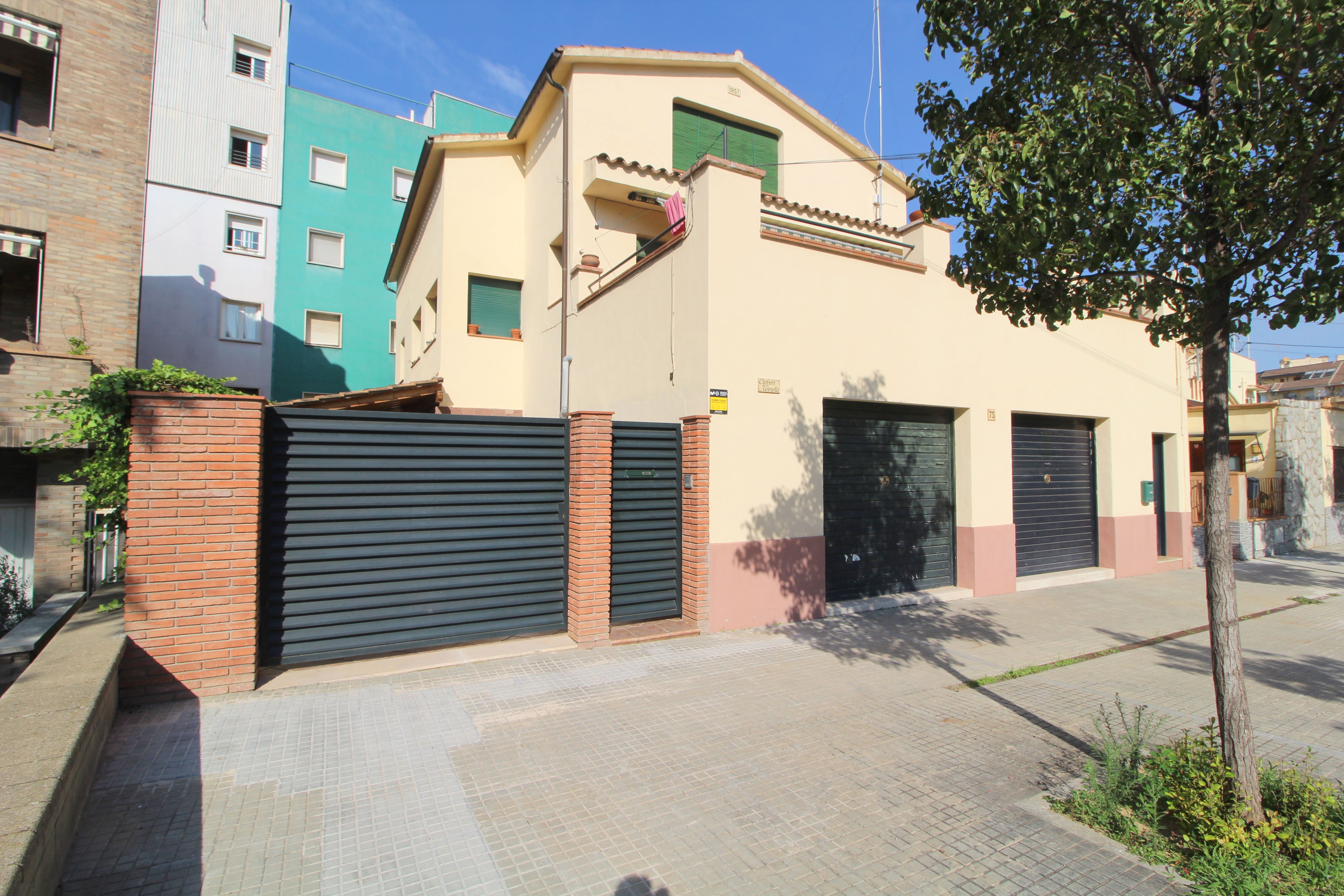 Vista exterior de Planta baixa en venda en Granollers amb Calefacció, Jardí privat i Traster