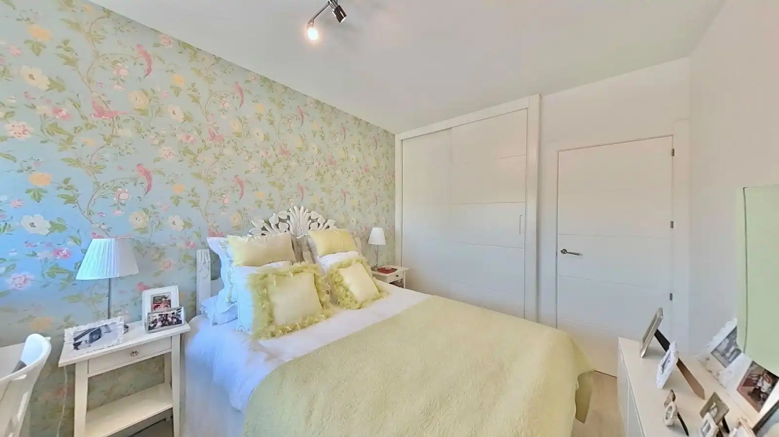 Habitación de Apartamento en venta en Boadilla del Monte con Aire acondicionado, Calefacción y Jardín privado