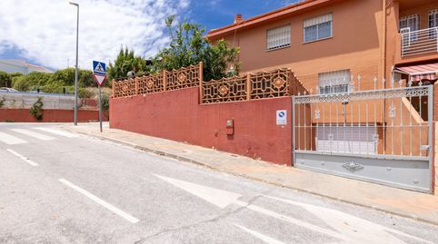 Foto 2 de Casa adosada en venta en Carlos Arniches, San Alberto - La Alcubilla - Florisol, Málaga Capital