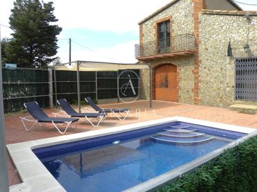 Casa rustica con piscina in vendita a Calle Costa Brava