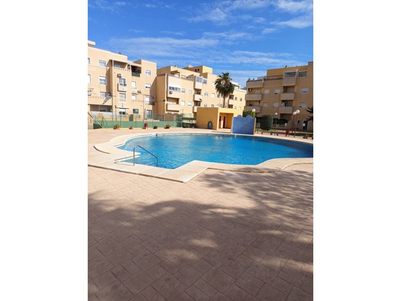 Piscina de Pis de lloguer en Roquetas de Mar amb Terrassa, Traster i Moblat