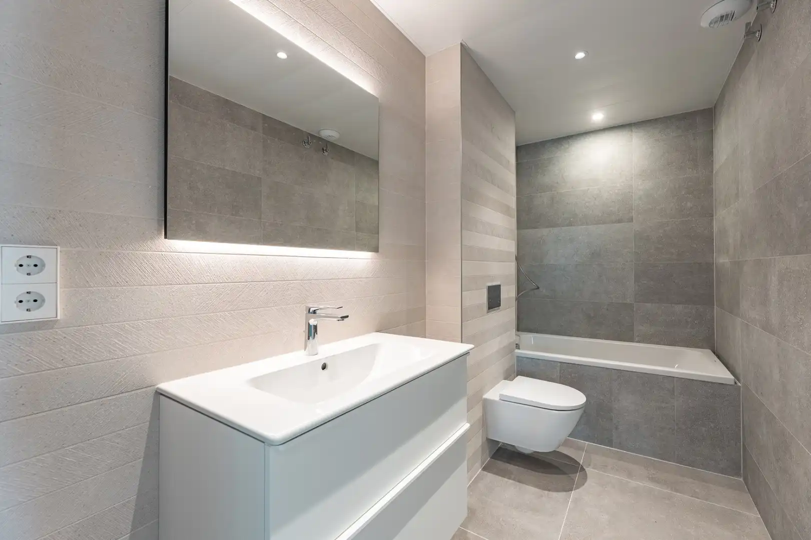 Baño de Piso en venta en Salou con Aire acondicionado, Calefacción y Terraza